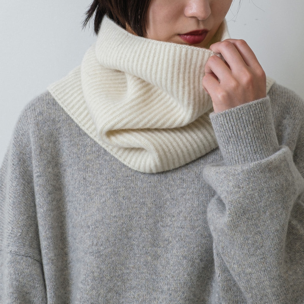 OLBIA カシミヤ混 スリットネックウォーマー – TOYOBOSHI