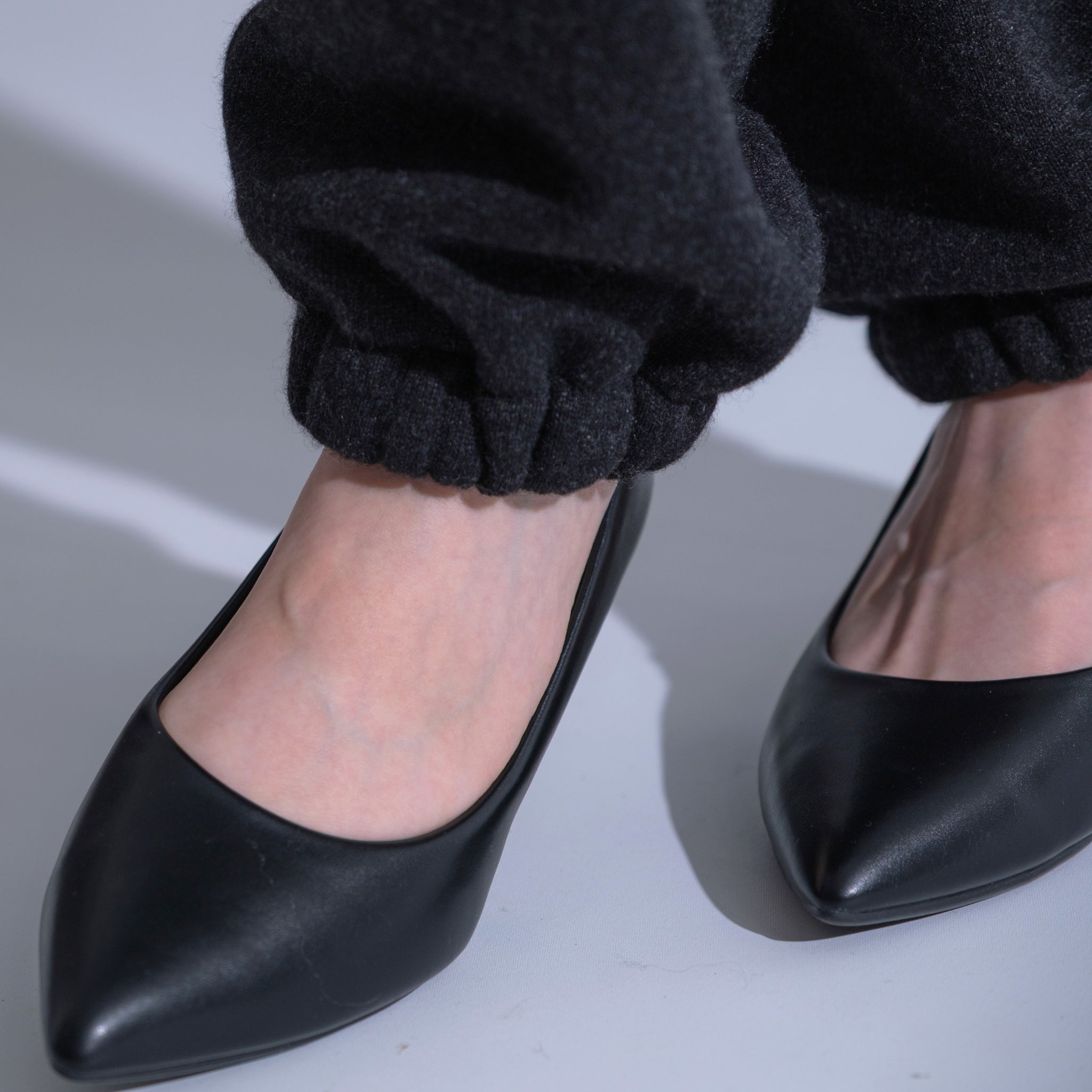 SPUMA55 カシミヤシルクパイル編みジョガーパンツ